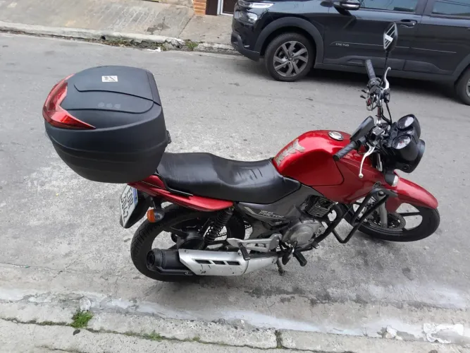 vendo factor 2011 moto de rua trabalho com ela faço rolo em moto pro link