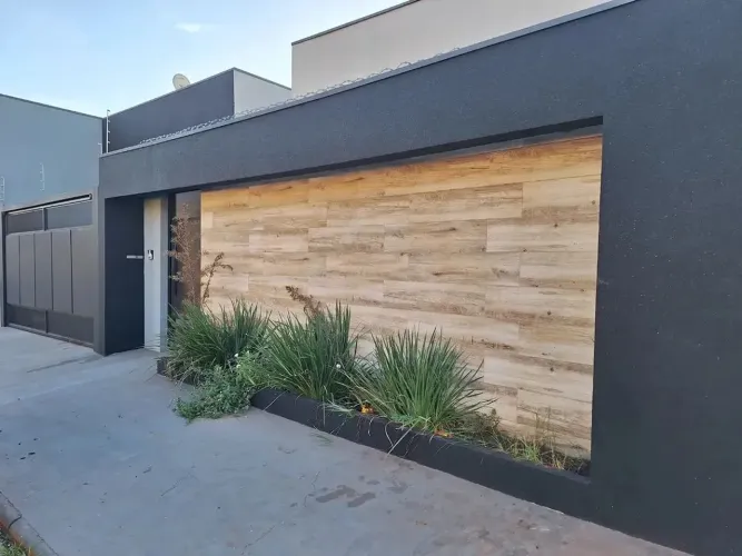 Casa com 2 suítes e área de churrasqueira em Santa felicidade 