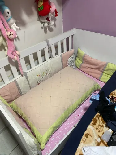 Berço e guarda roupa