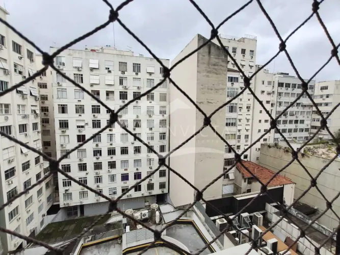 2 QUARTOS COM VAGA TOTALMENTE REFORMADO E MOBILIADO NO CORAÇÃO DE COPACABANA