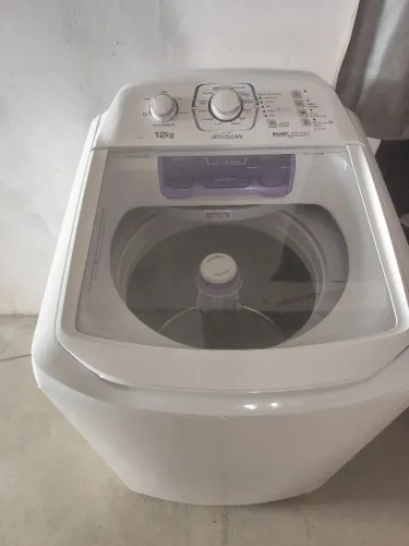 Máquina de Lavar Electrolux LAC12 12kg Branca Funcionando