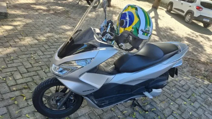 PCX prata baixa kilometragem.