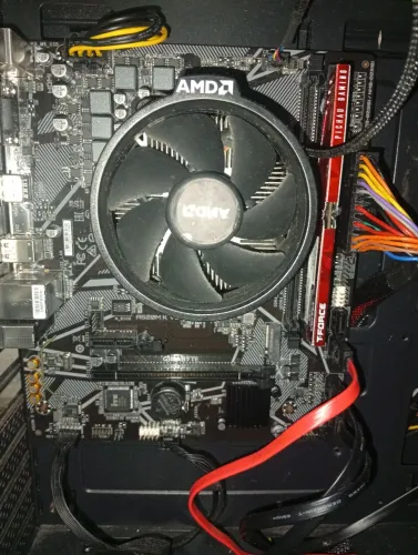 KIT AMD - Ryzen 5 4600G, Placa A520M, 8Gb de Ram