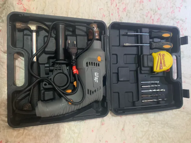 ? Furadeira de Impacto com Maleta Completa + Brocas e Acessórios