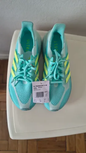 TÊNIS ADIDAS ULTRABOOST LIGHT 5 W. NUNCA USADO E COM ETIQUETA ORIGINAL DE FÁBRICA.