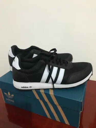 Tênis Adidas