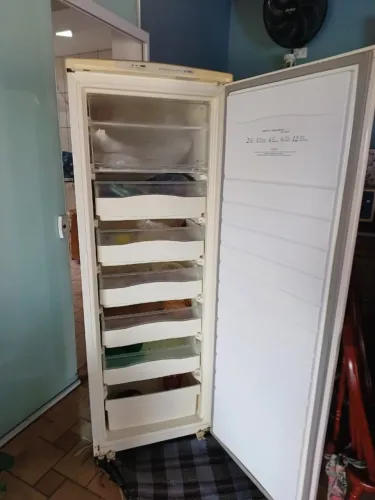 Freezer Vertical semi novo Brastemp 270Lts