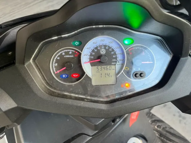 Moto revisada, muito confortável e potente