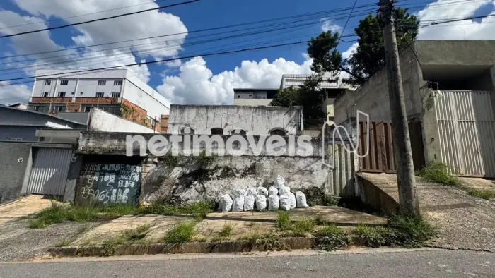 CASA A VENDA BAIRRO IPÊ
