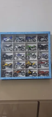 Coleção de miniaturas de moto modelos variados