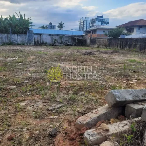 Terreno à venda, Com alvará de construção aprovado na prefeitura. Estuda permuta até 40% n