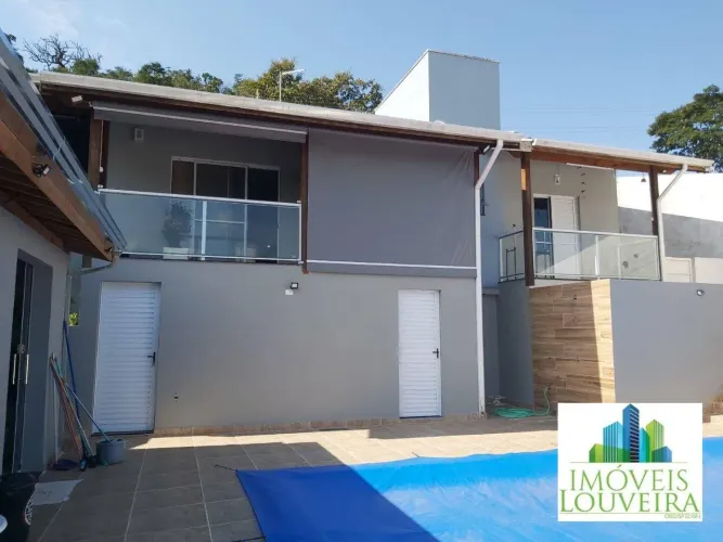 Casa com piscina á "Venda" na cidade de Serra Negra SP