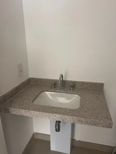Bancada de banheiro com pia