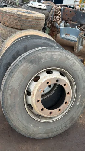 Pneus 275 com roda