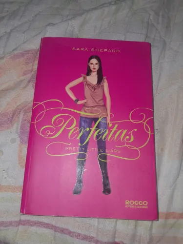 Livro Perfeitas - Pretty Little Liars (Volume 3) Usado