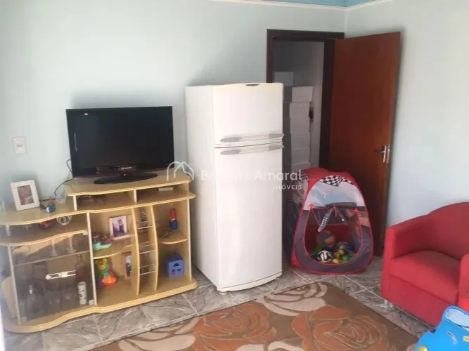 Linda casa á venda à venda em Condomínio Fechado em Valinhos/SP.