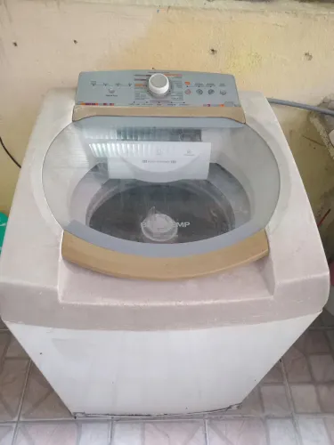 Máquina de lavar, geladeira e guarda roupas
