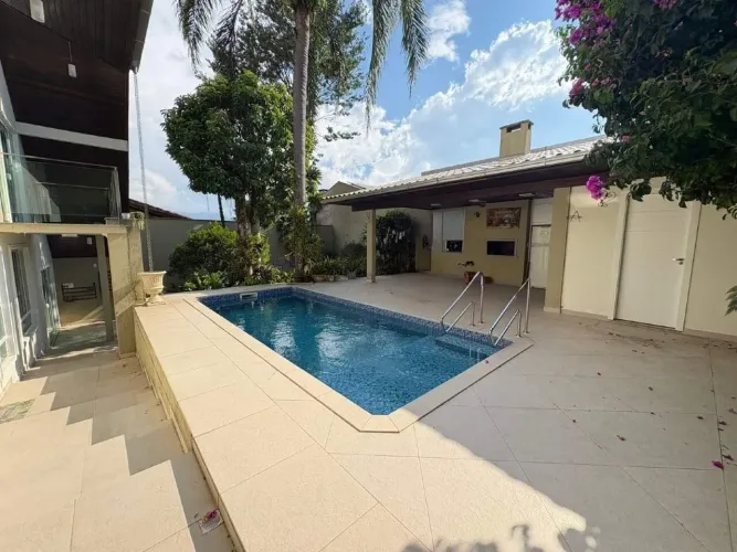 Casa residencial em Czerniewicz, Jaraguá do Sul  4 quartos, mobiliada, piscina