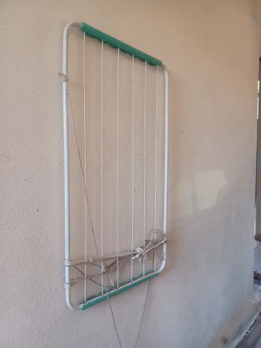 Varal de teto com cordinha.29,00.