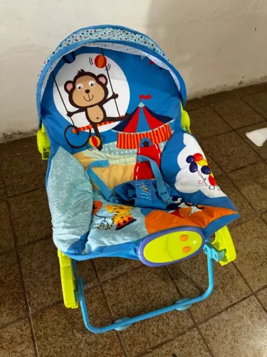 Cadeirinha de descanso musical (toca e vibra)