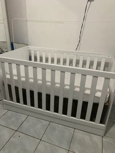 Berço semi novo à venda
