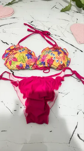 Biquíni com calcinha levanta bumbum 