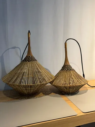 LUSTRE ARTESANAL DE FIOS DE AÇAÍ