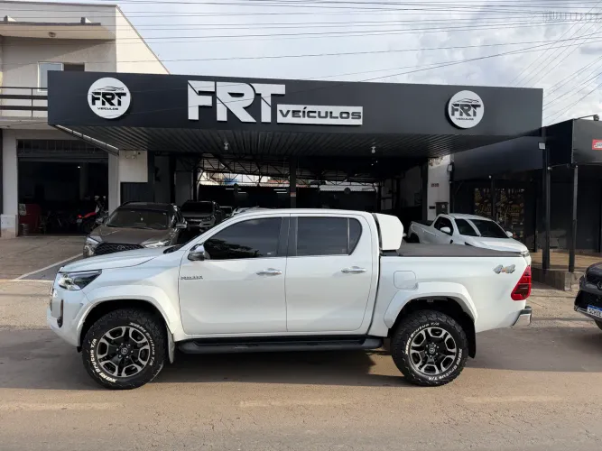 Toyota Hilux CD SRX Plus 4X4 2.8 TDI Die. Aut. 2025