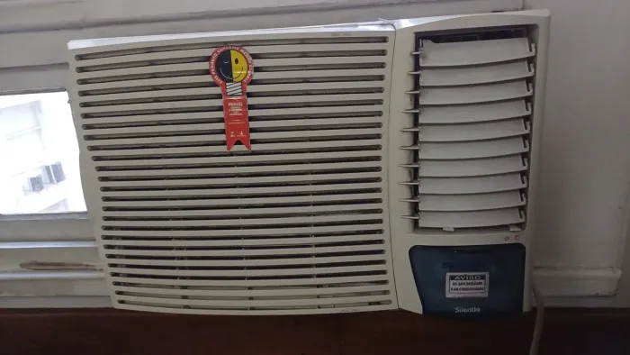 Ar condicionado 18.000 BTUs 220v