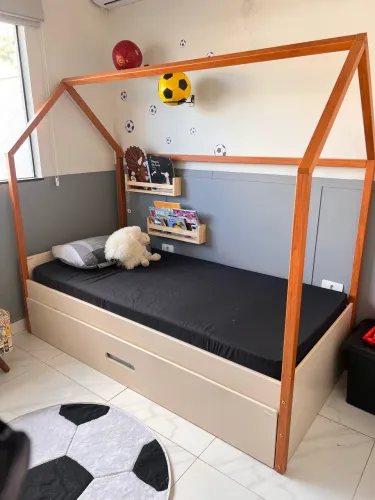 Cama Montessoriana com auxiliar 