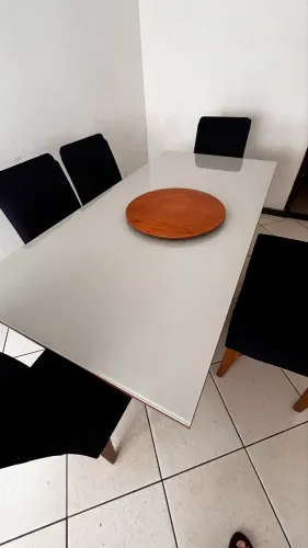 Mesa de jantar para 6 lugares