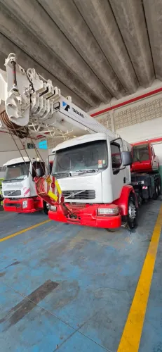 Caminhão volvo vm 310 2010 tadano TS300- CAP30.