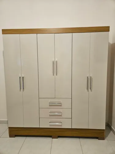 Guarda-roupa semi novo