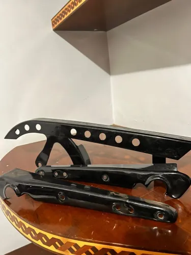 Espada para lama traseiro Harley Iron 883 e suporte de correia