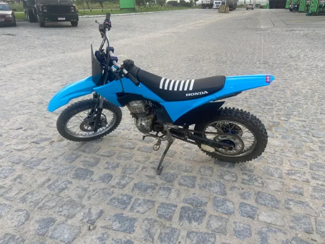 Bros com roupa de CRF 2008 (atrasada)