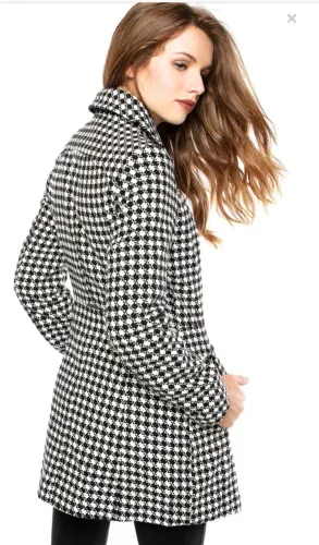casaco colcci slim pied de poule preto e branco, tam p, veste 38. semi novo.