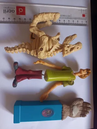 3 personagens - Salsicha, dinossauro e pata da Winnie