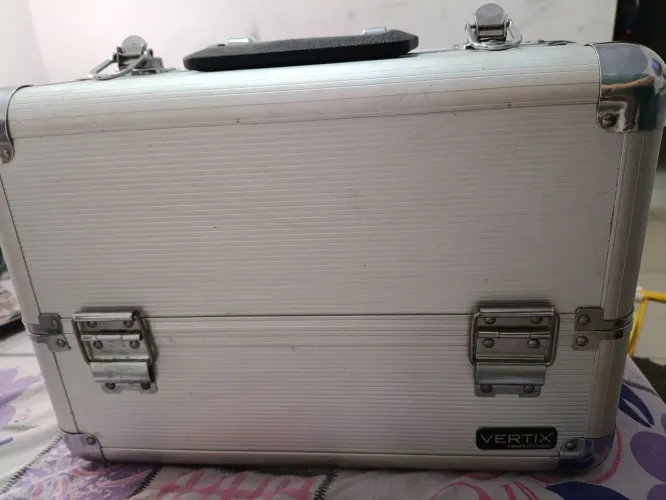 Vendo maleta de maquiagem profissional VERTRIX 
