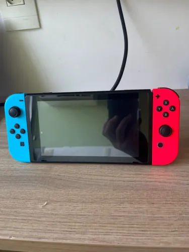 Nintendo Switch 1ª geração pouco usado 