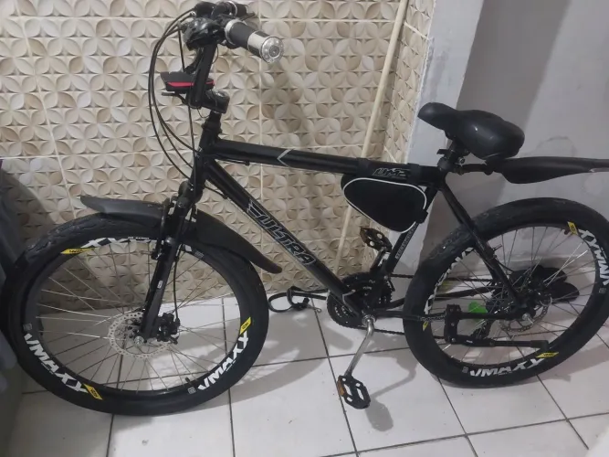 Bicicleta freios a disco semi nova pare vender logo