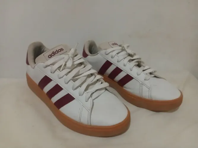 Tênis Adidas