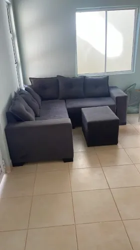 Mesa com 6 lugares 1500 2 camas de casal , 1 de solteiro 800,00,geladeira 800,00, sofa 350
