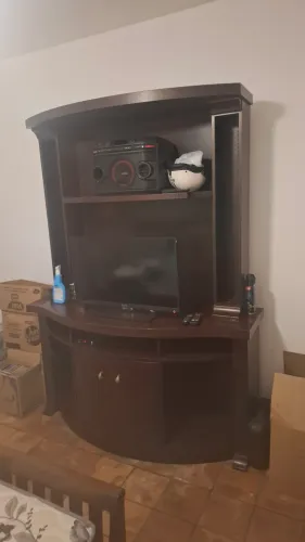 Estante Rack Home Theater para Sala Cor Tabaco / Madeira Escura"