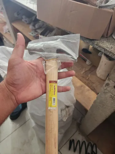 Vendo miudezas para depósito de material de construção 