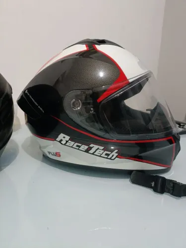 Capacete Race Tech em perfeito estado