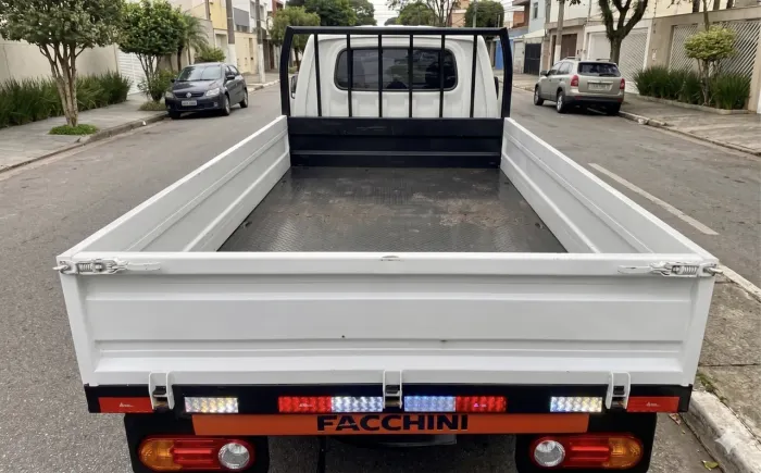 Carroceria de aço Facchini - Hr e Similares