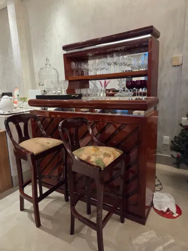Bar em mogno