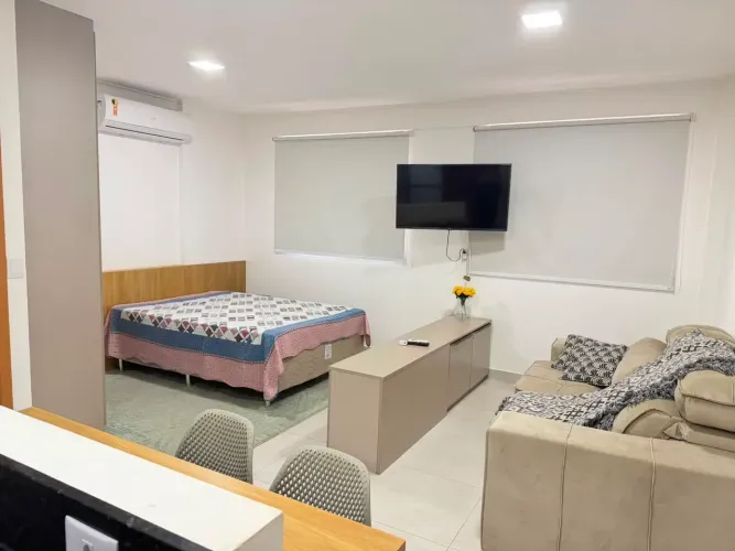 Quarto e sala mobiliado no studio design na ponta verde.