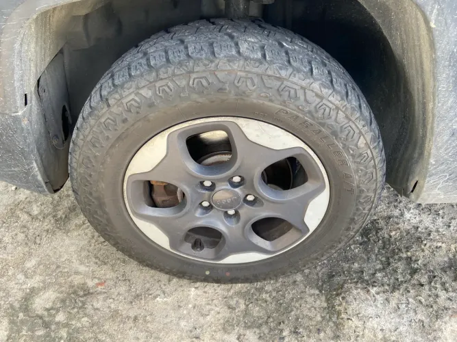 Rodas Jeep Renegade com pneus AT 215/65/16