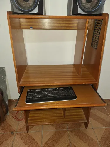 Mesa para computador rack